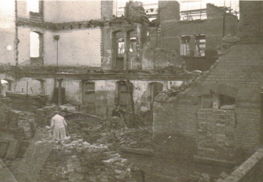 Die 1910 gegründete Schreinerei wurde im zweiten Weltkrieg zerbombt. Neuaufbau am selben Ort im Stuttgarter Westen gleich 1946.