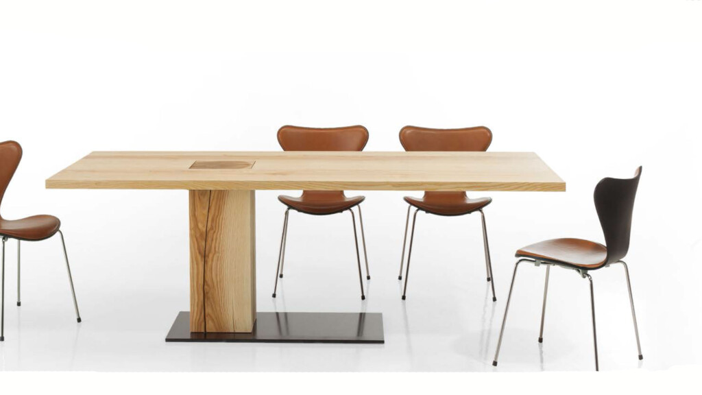 Tisch Mono rustikal asco mit asymmetrischem Zentralfuß aus Kernholz Eiche massiv, Oberfläche geölt 240 x 90 x 74,6 cm Bodenplatte aus Rohstahl, dunkelgrau pulverbeschichtet