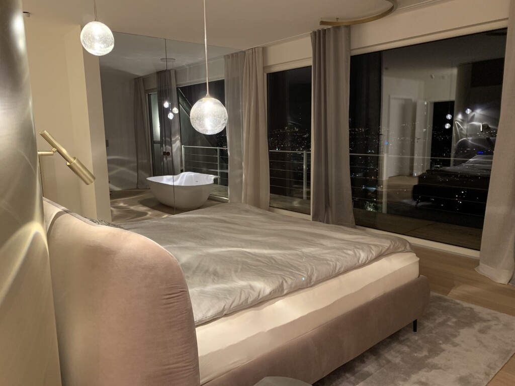 Badewanne fast im Schlafzimmer