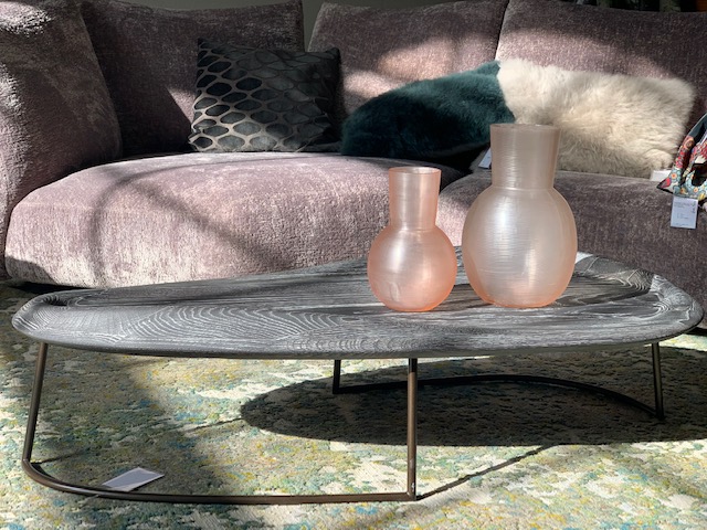 Guax Vasen im Showroom von Sarah Maier